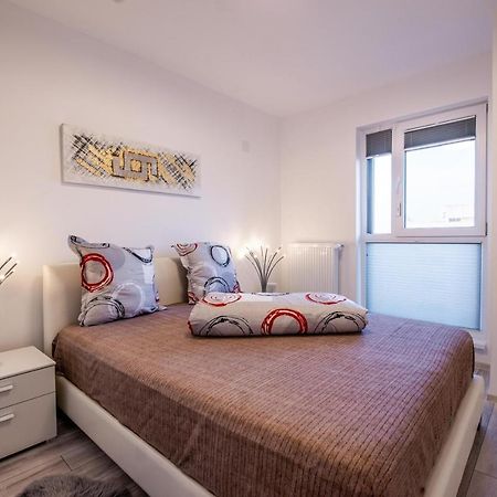Luxury Westpark 2 Presidentialsuite With Lake View W4 Bukarest Eksteriør billede