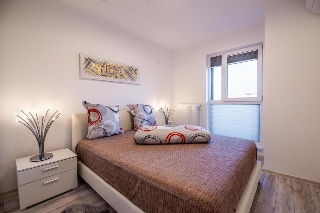Luxury Westpark 2 Presidentialsuite With Lake View W4 Bukarest Eksteriør billede