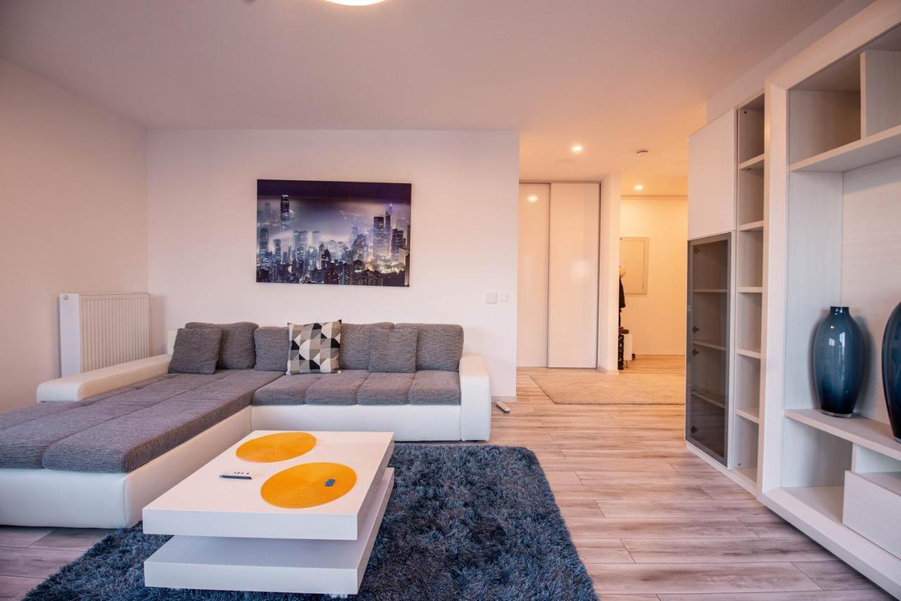Luxury Westpark 2 Presidentialsuite With Lake View W4 Bukarest Eksteriør billede