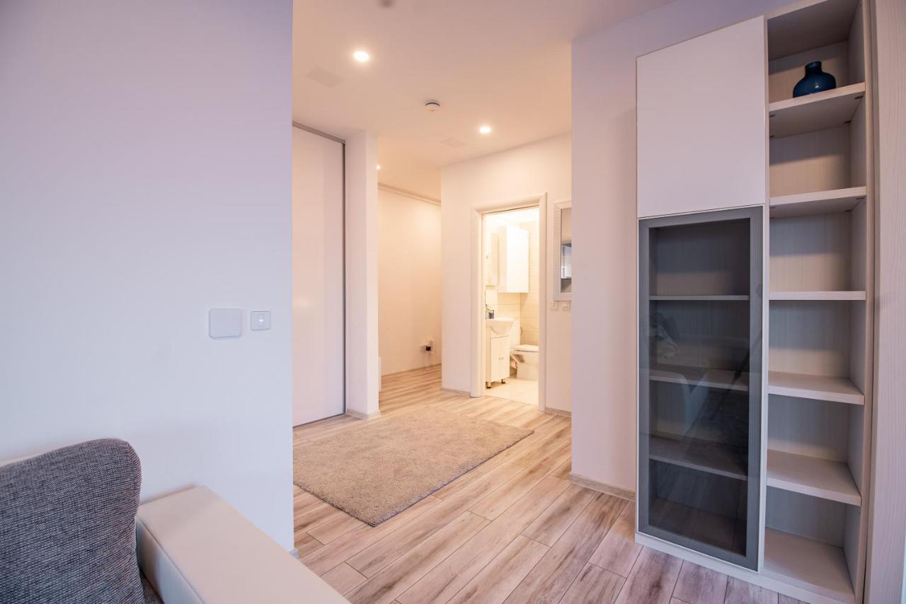 Luxury Westpark 2 Presidentialsuite With Lake View W4 Bukarest Eksteriør billede