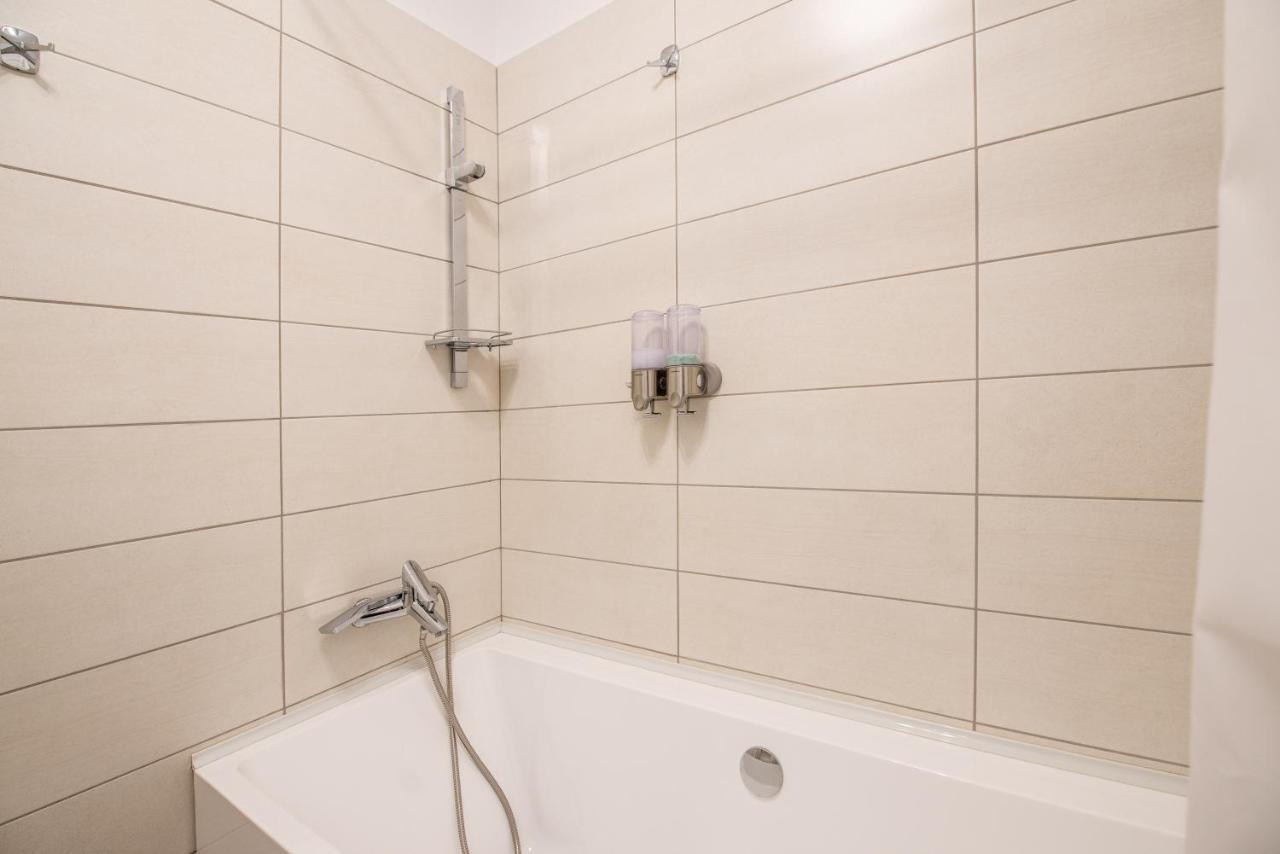 Luxury Westpark 2 Presidentialsuite With Lake View W4 Bukarest Eksteriør billede
