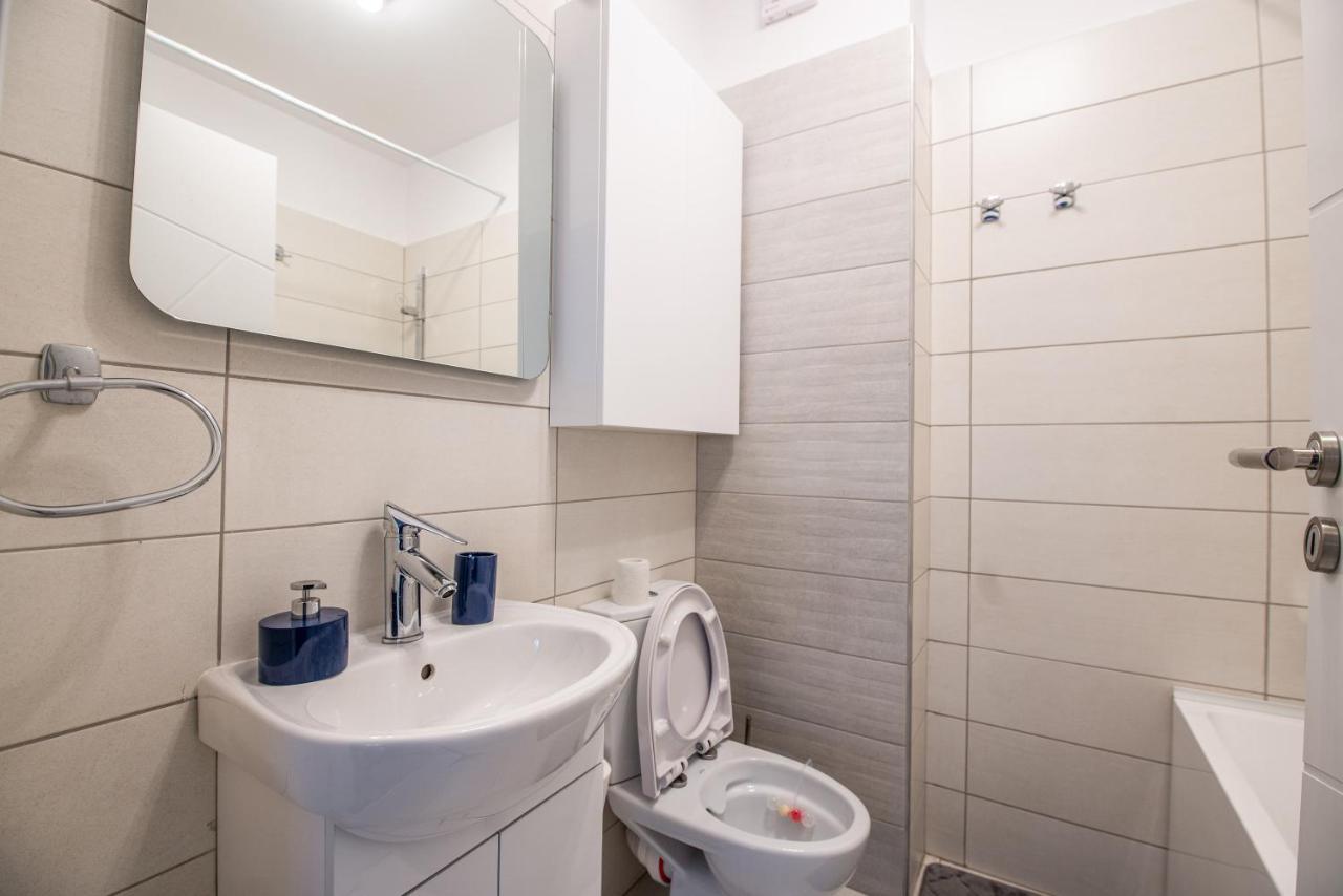 Luxury Westpark 2 Presidentialsuite With Lake View W4 Bukarest Eksteriør billede
